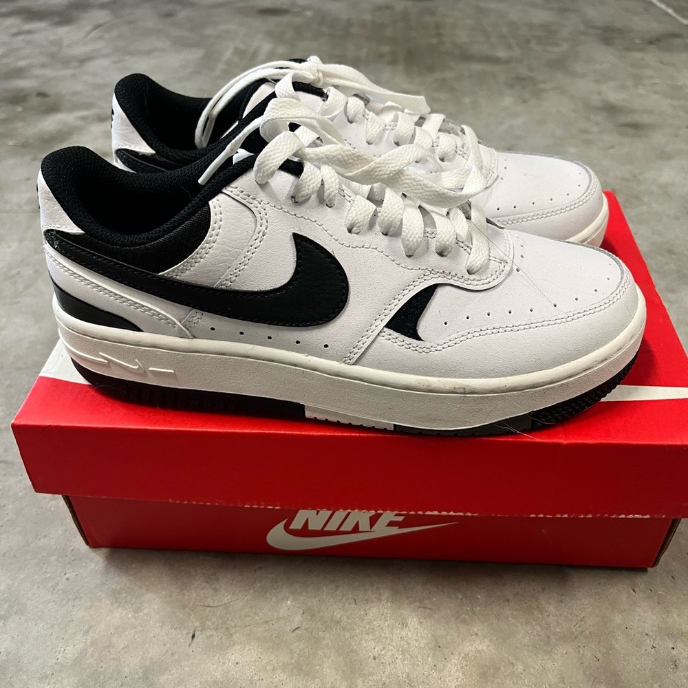 Nike White and Black Gamma Force Sneakers